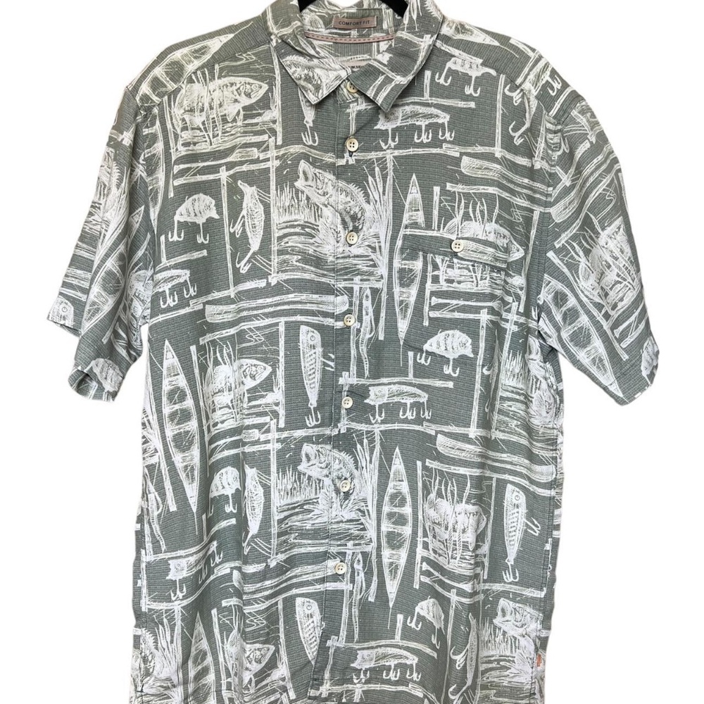 Quiksilver comfort fit green and white button up aloha shirt